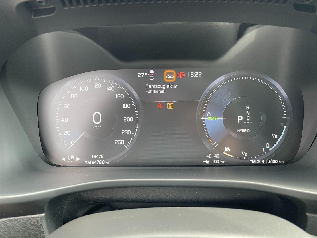 Fahrzeugabbildung Volvo XC40 Core Recharge Plug-In Hybrid 2WD