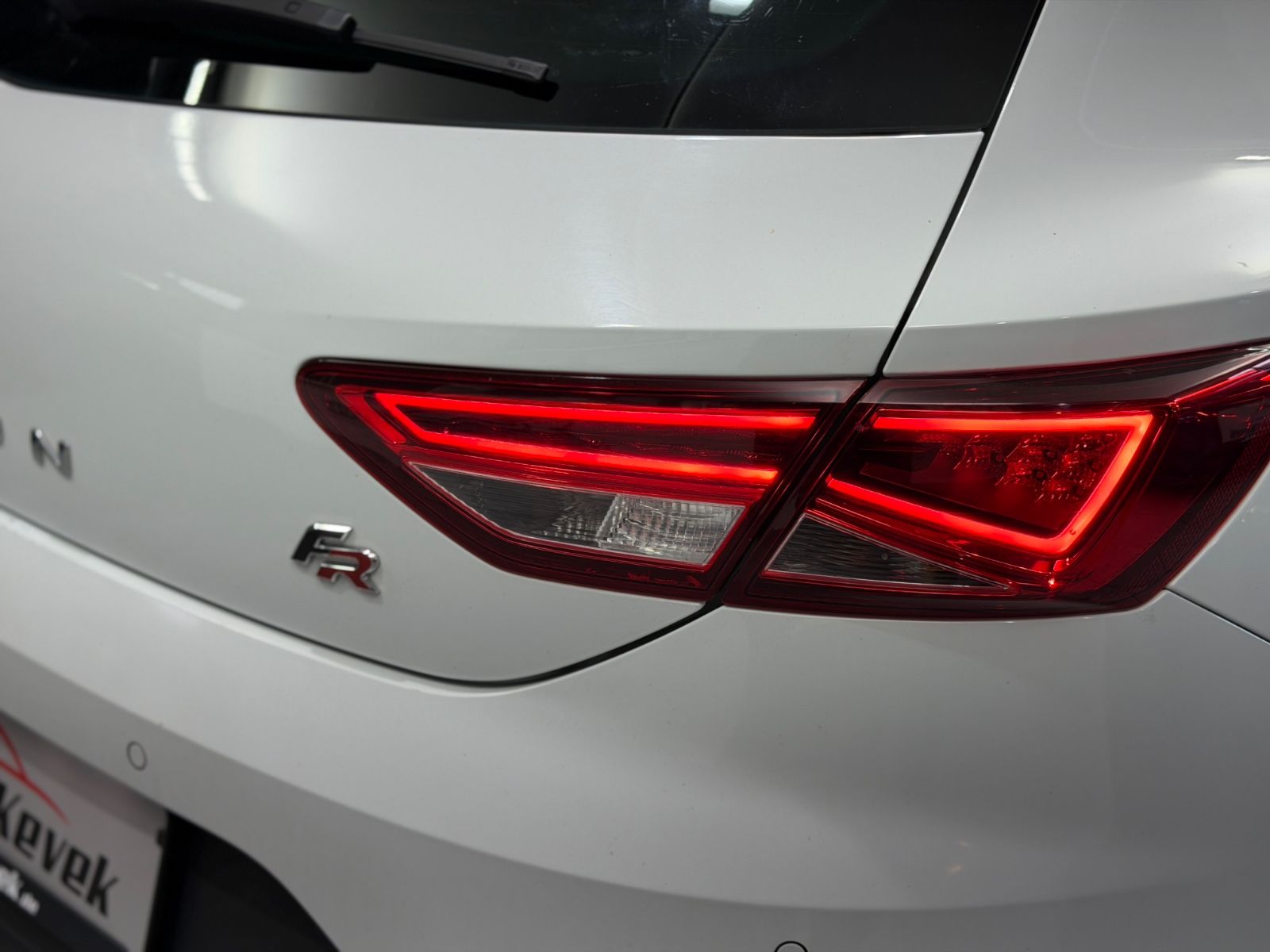 Fahrzeugabbildung SEAT Leon FR|NAVI|LED|PANORAMA|PDC|TÜV 03/28