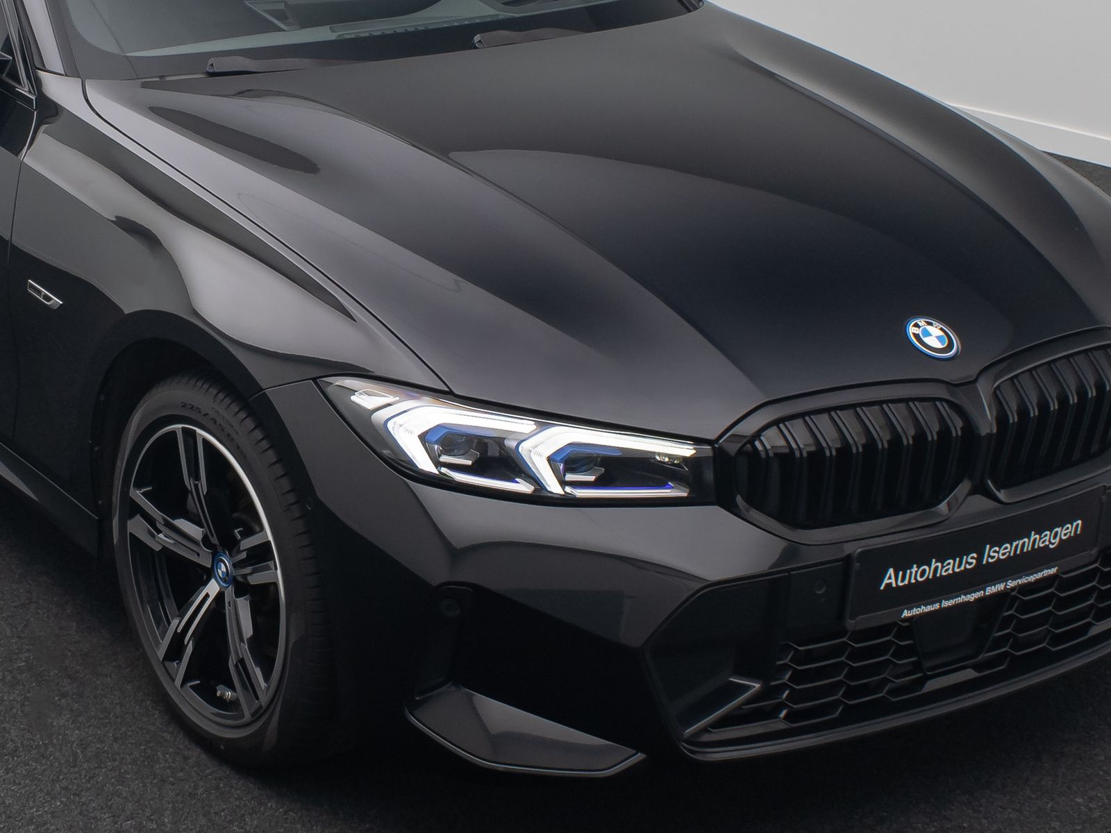 Fahrzeugabbildung BMW 330e xD M Sport HUD DAB Kamera Komfort 18Zoll