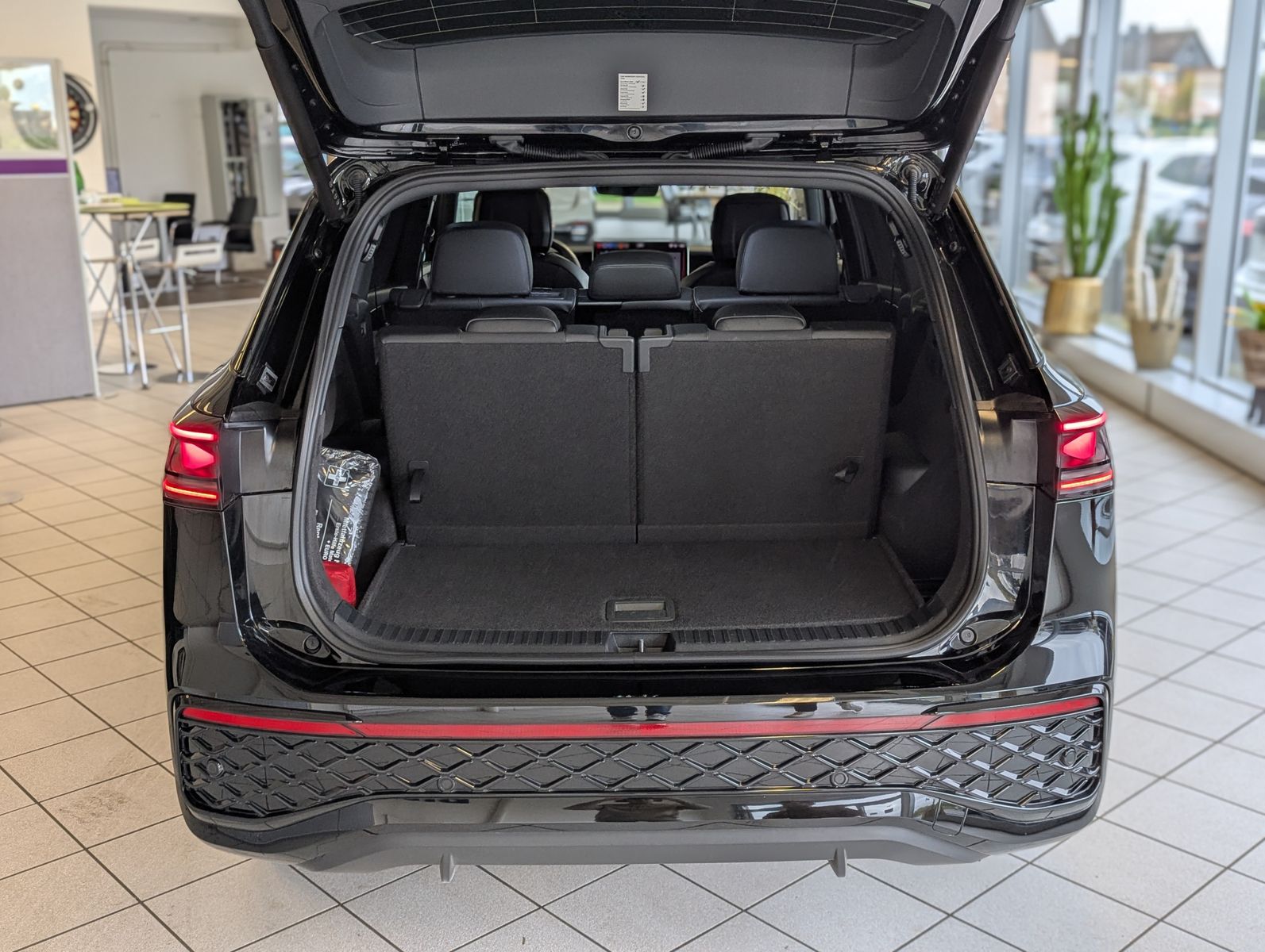 Fahrzeugabbildung Volkswagen Tayron 2.0 R-Line Leder Launch Pano Matrix AHK