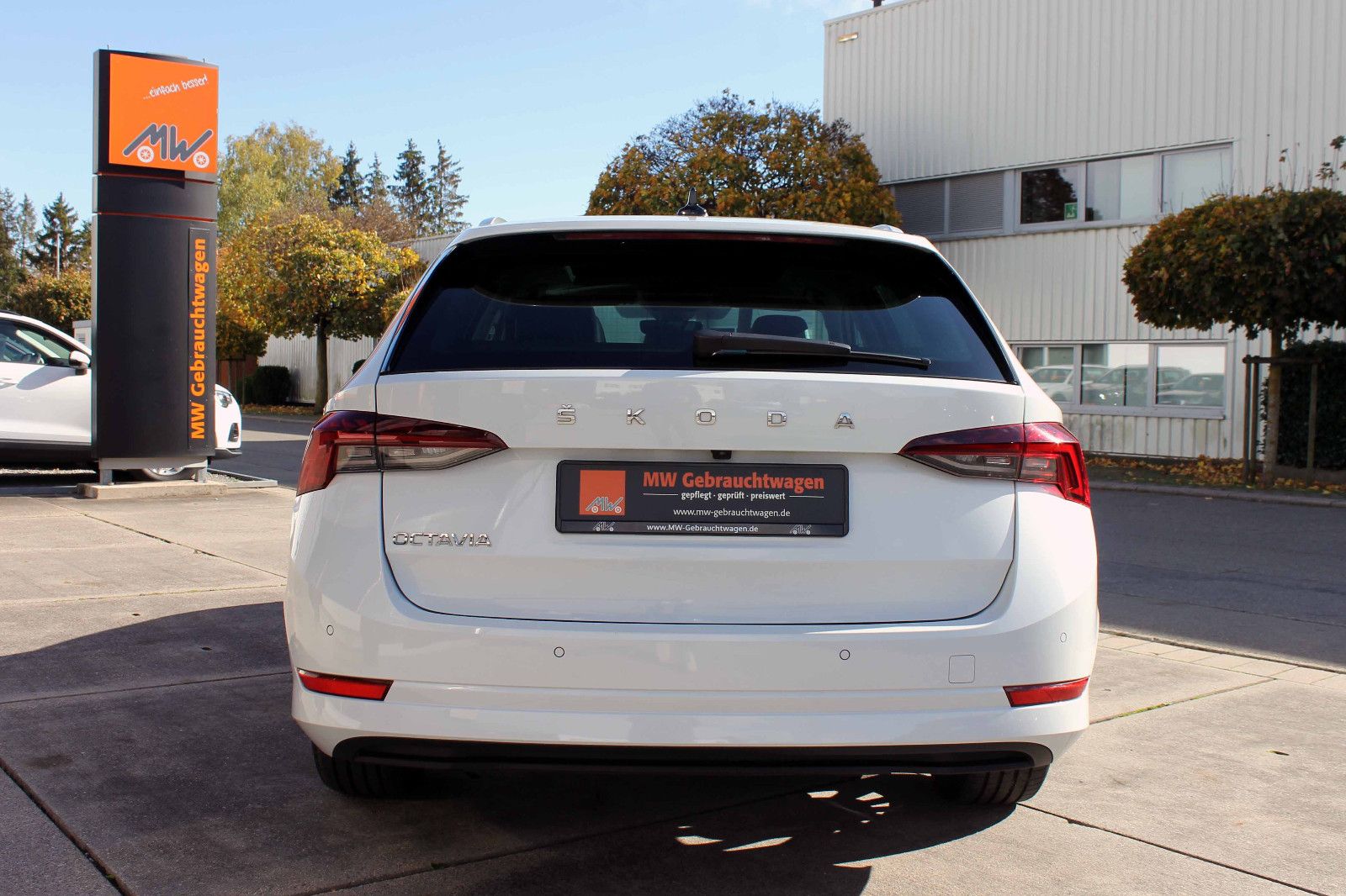 Fahrzeugabbildung SKODA Octavia Combi Style 2.0TDI DSG AHK PANO KAM HUD