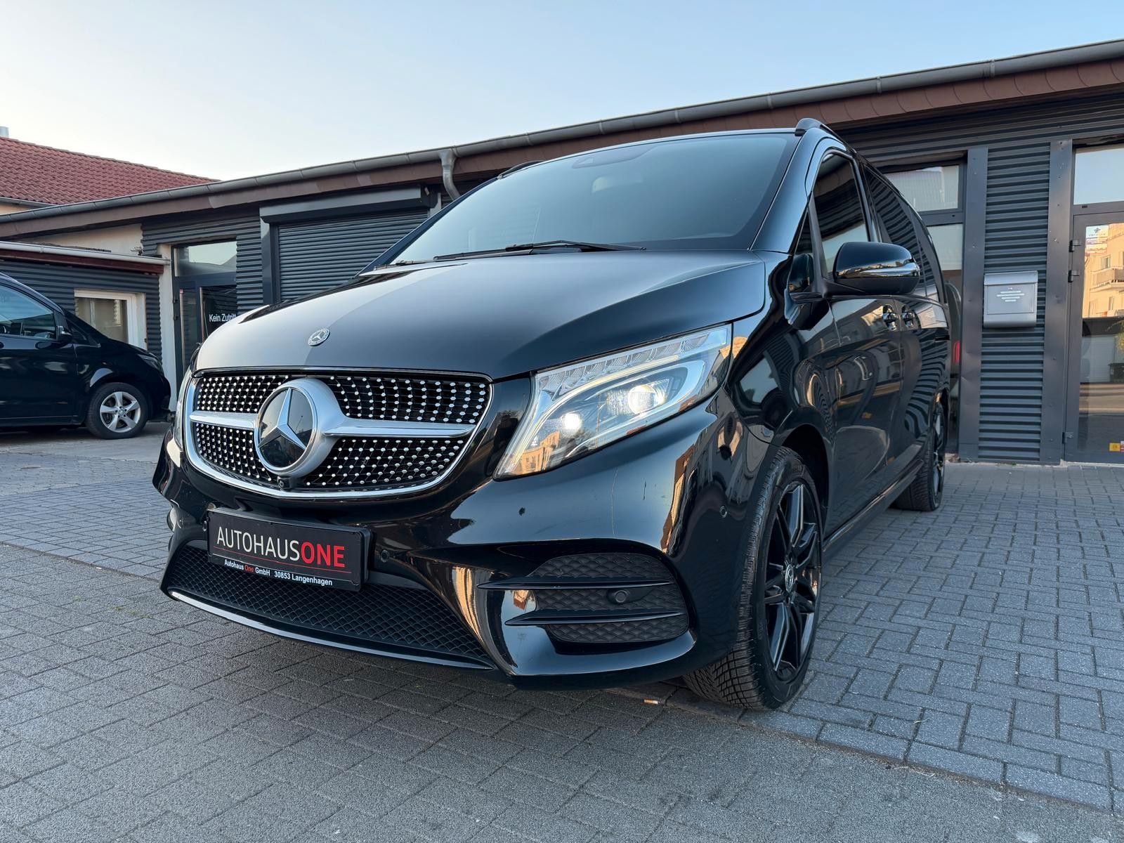 MERCEDES-BENZ V 300d AMG EXCLUSIVE 4MATIC/PANO/KÜHLBOX/6xSZ,SB