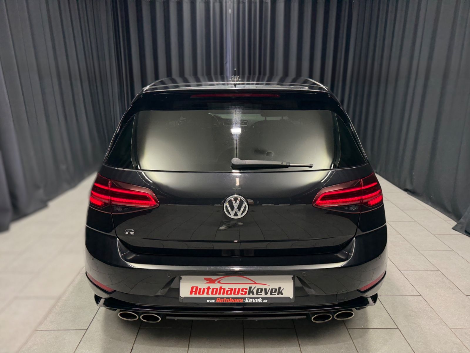 Fahrzeugabbildung Volkswagen Golf VII 2.0 R 4Motion |DSG|VIRTUAL|2.HAND