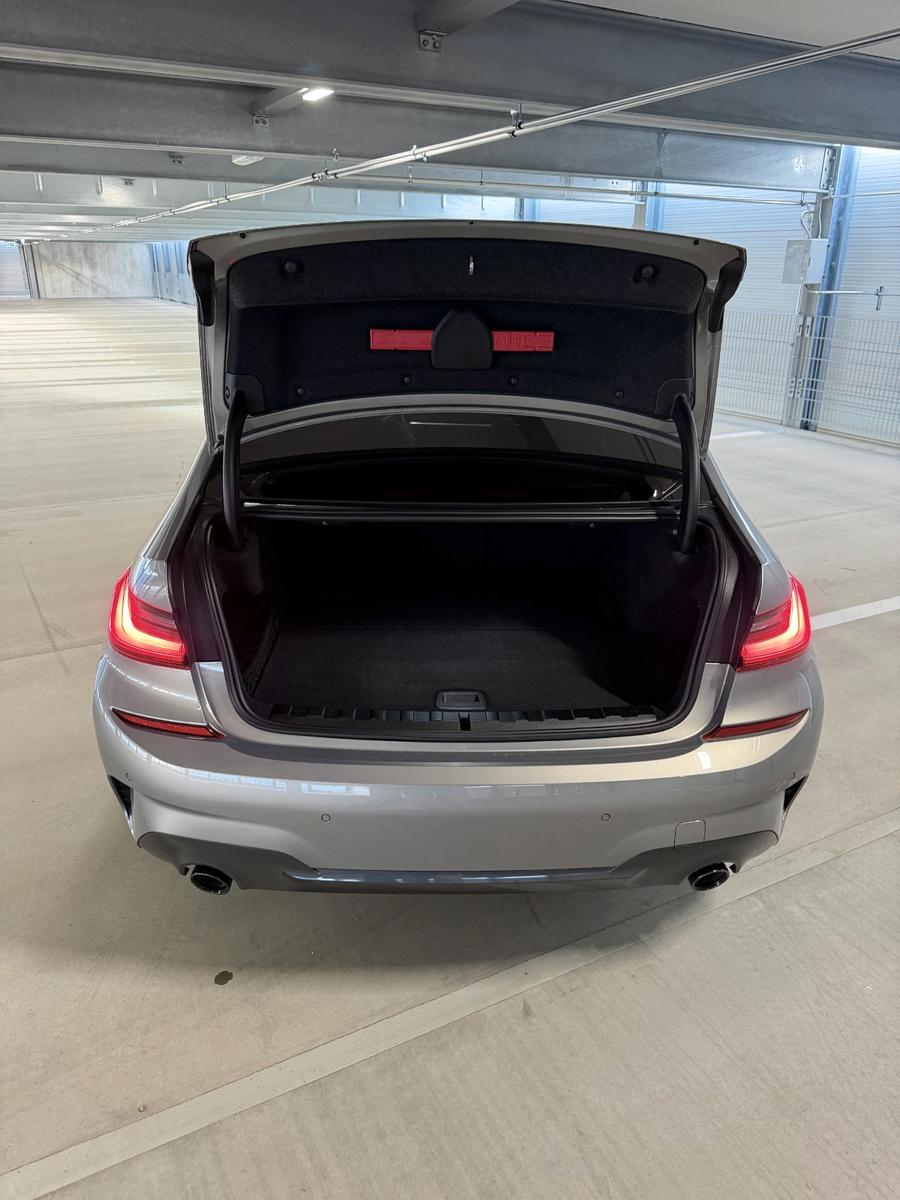 BMW 330e M Sport | Individual | 19" | Laser | HUD