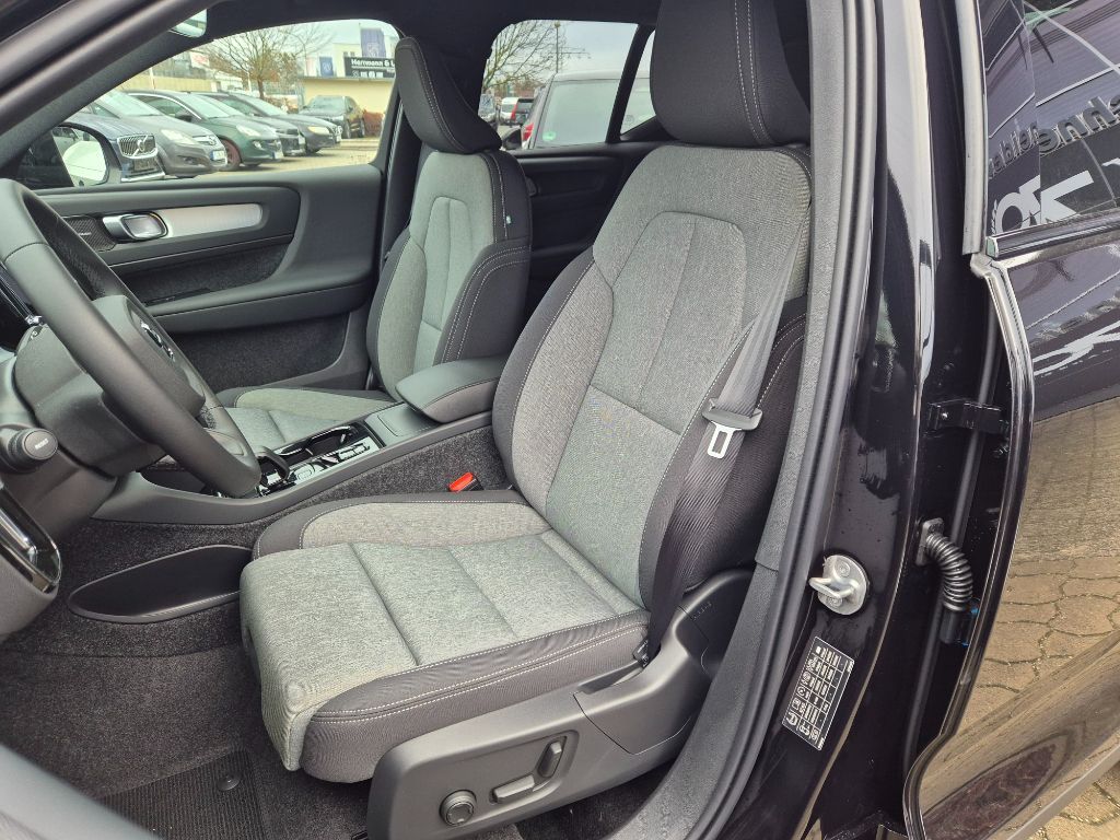 Fahrzeugabbildung Volvo XC40 B3 B DKG Plus Dark+HarmanKardon+Allwetter