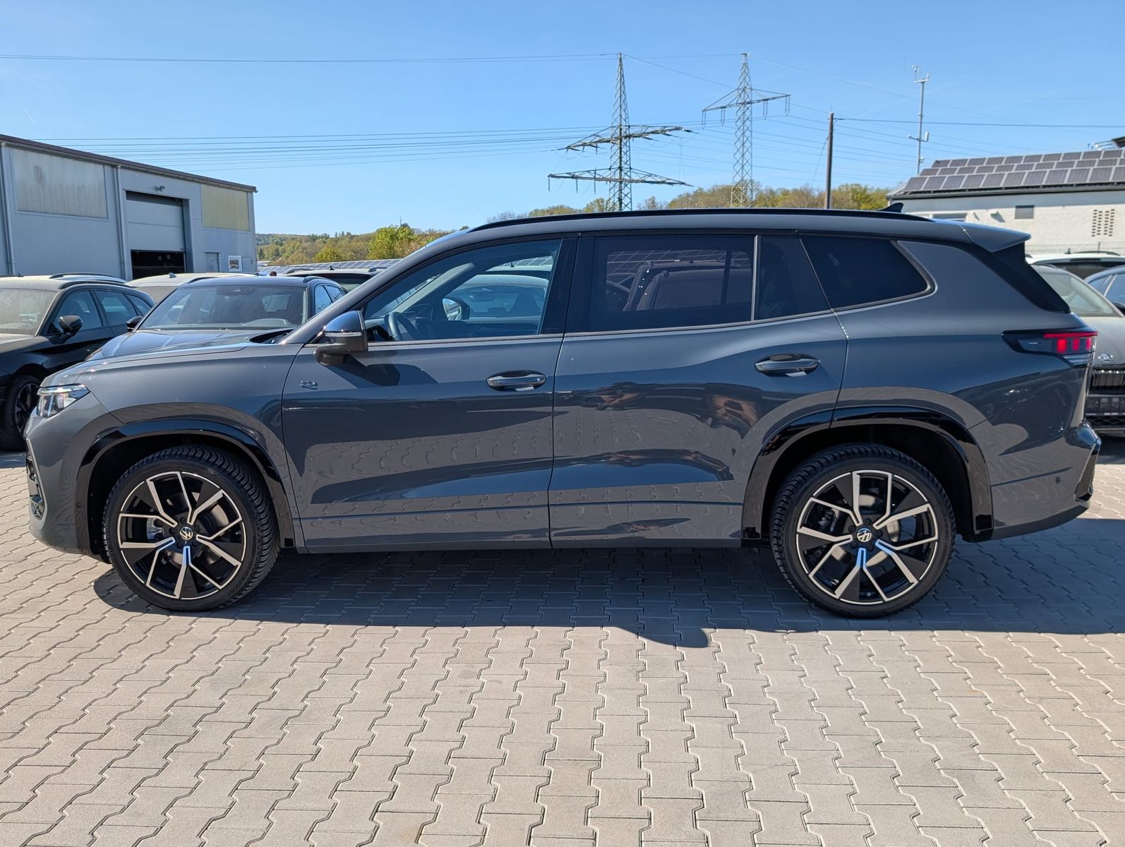 Fahrzeugabbildung Volkswagen Tayron 2.0TDI 4M R-Line 7Si*MATRIX*AHK*PANO*H&K