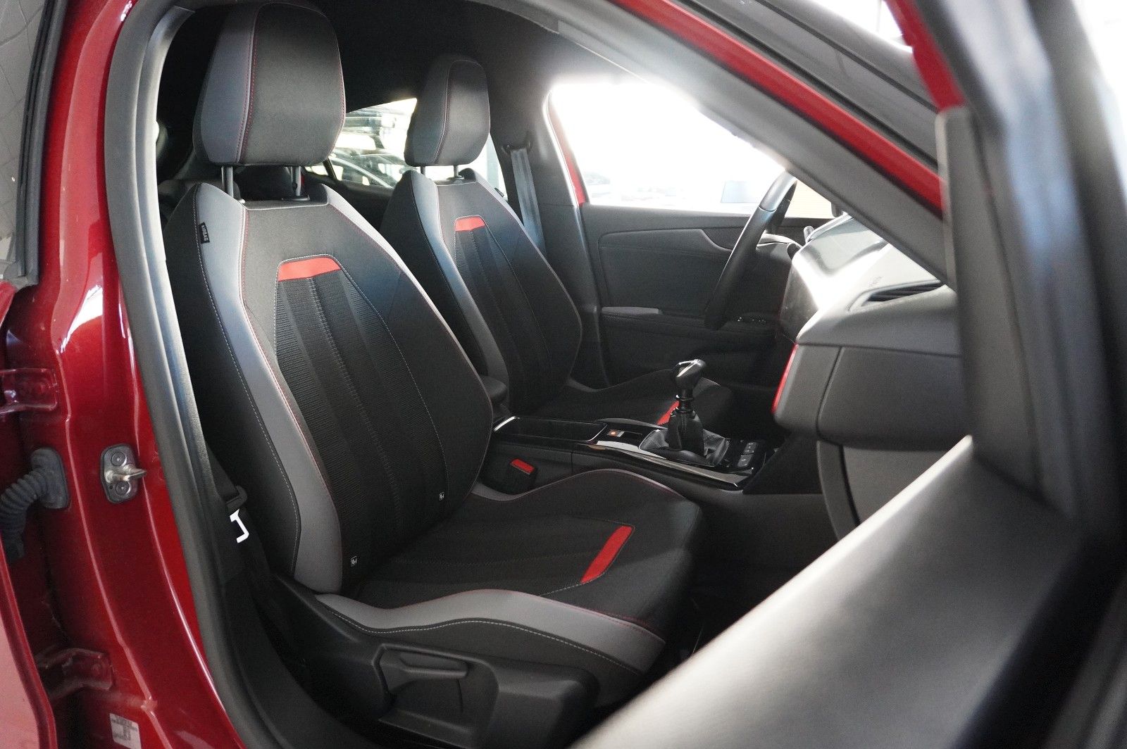 Fahrzeugabbildung Opel Mokka GS SPORT 1.2T NAVI/LED/KAMERA/SPORT/DAB+