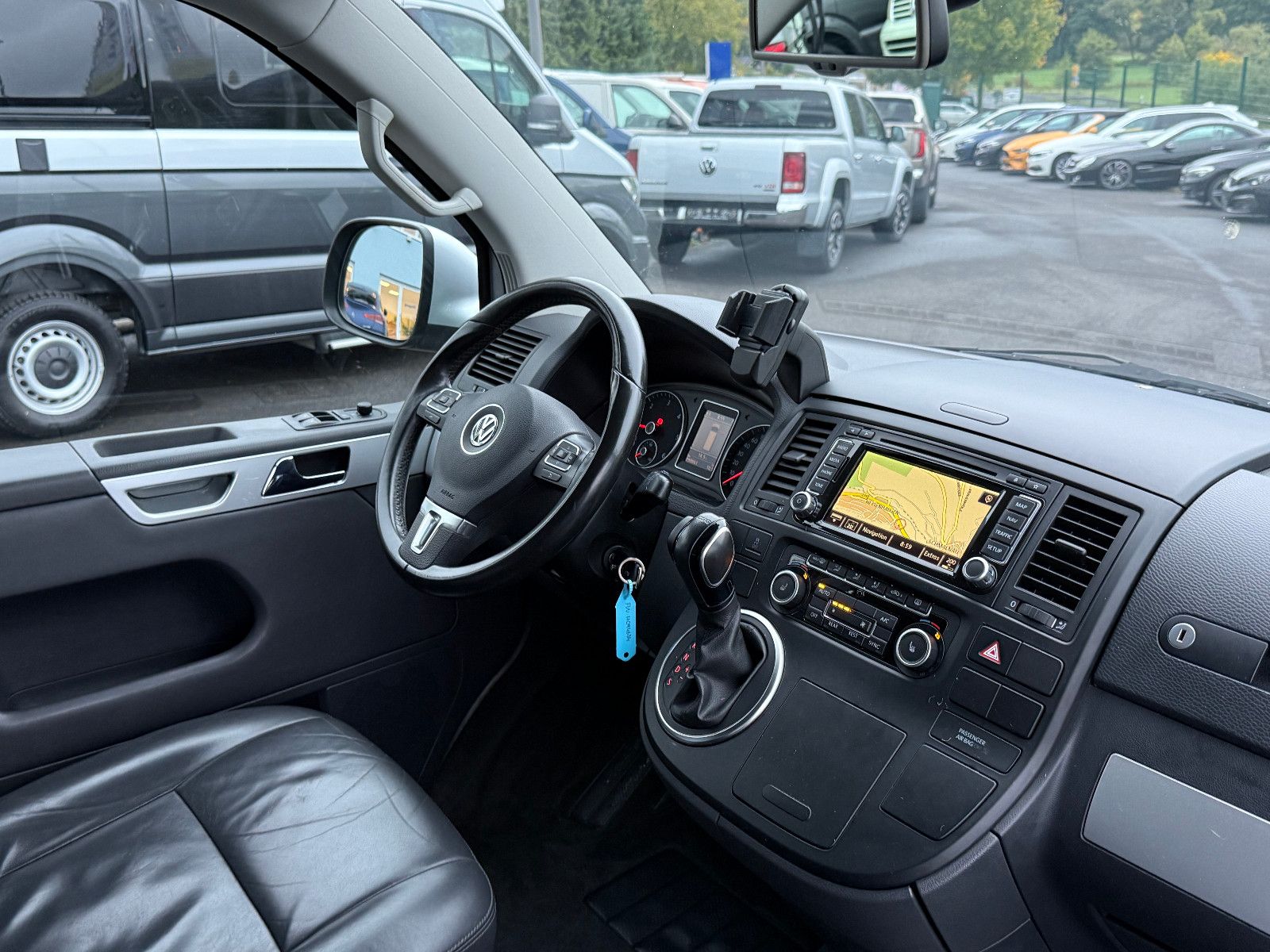 Fahrzeugabbildung Volkswagen T5 Multivan TDI DSG Highline AHK GRA Navi Kamera