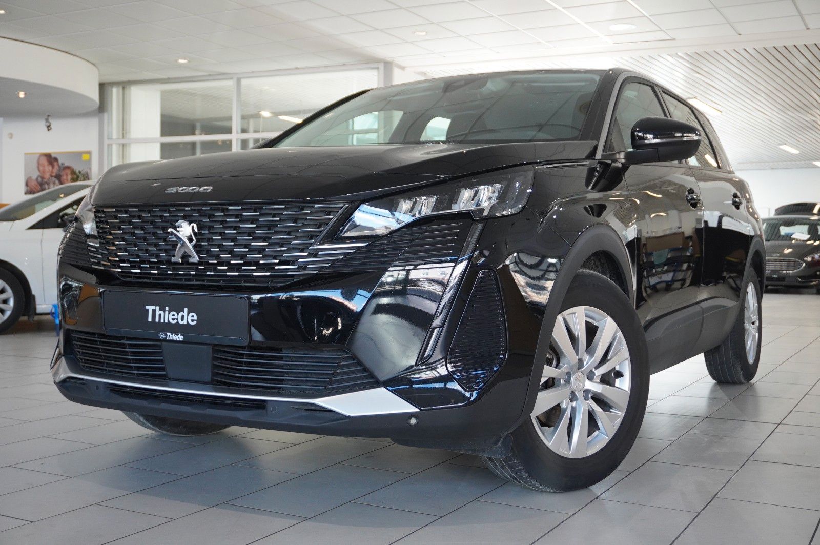Fahrzeugabbildung Peugeot 5008 1.2T ACTIVE PACK 7-SITZ NAVI/LED/KAMERA/DAB