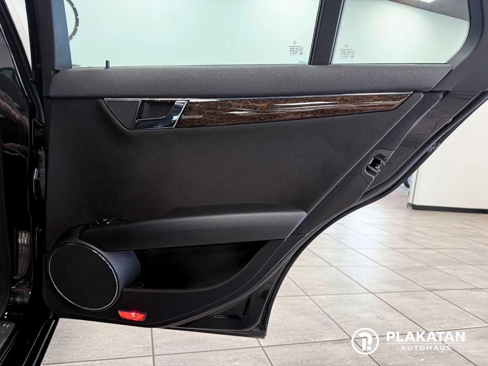 Fahrzeugabbildung Mercedes-Benz C 200 Kompressor Navi, Parksensoren, Service Neu