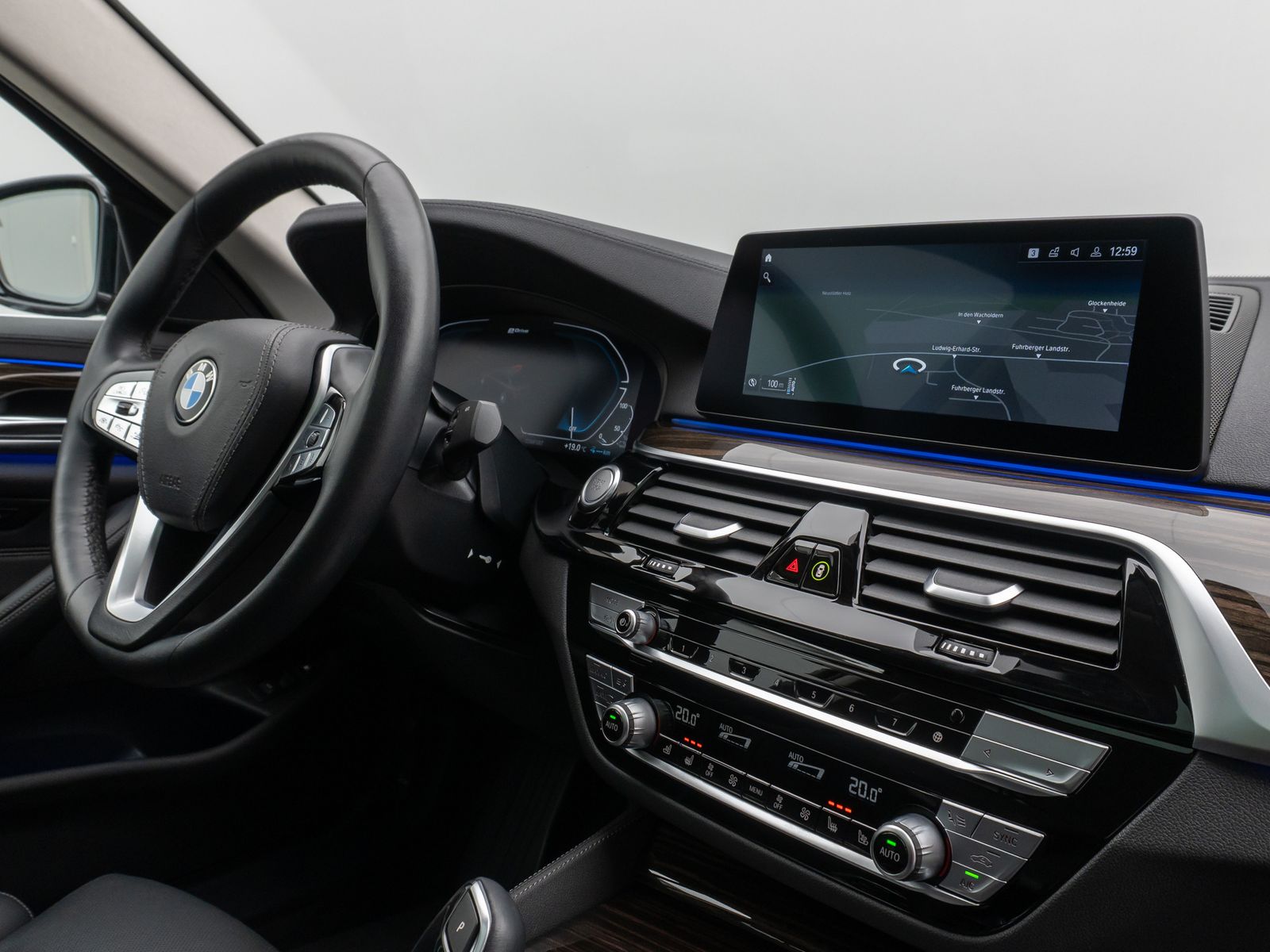 Fahrzeugabbildung BMW 530e xD LuxuryLine 360°Glasdach HUD HiFi Massage