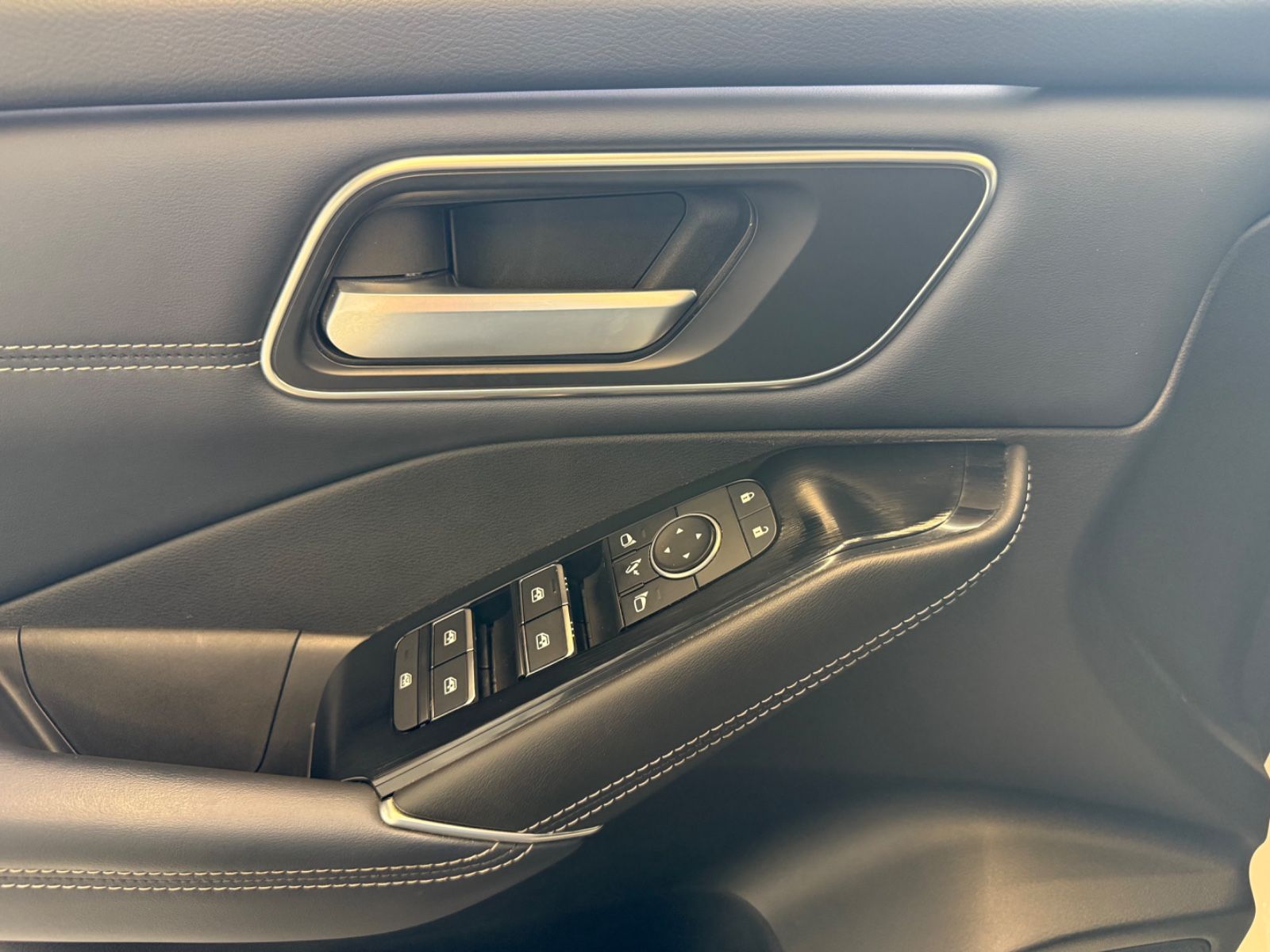 Fahrzeugabbildung Nissan Qashqai Tekna MHEV; Autom.,HUD,Teilleder,AHK