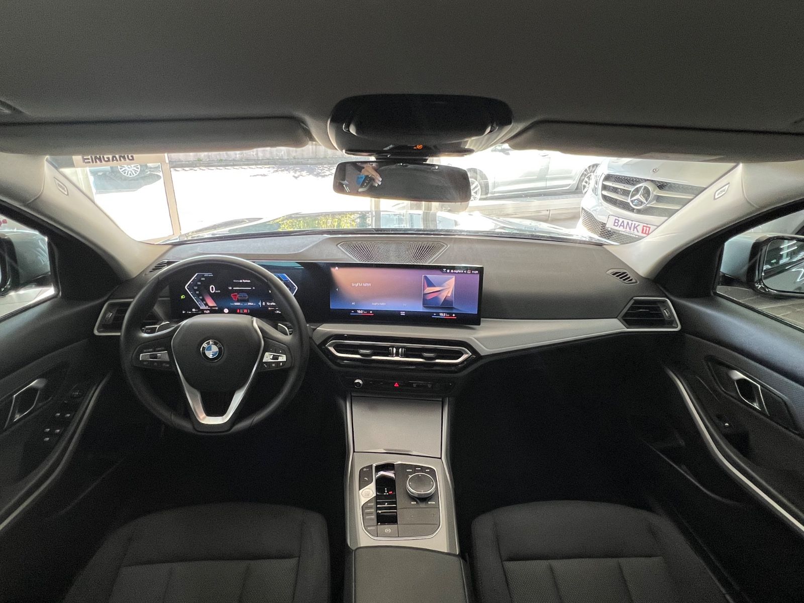 BMW 320d Lim. x Drive AHK+Driving Assist foto 14