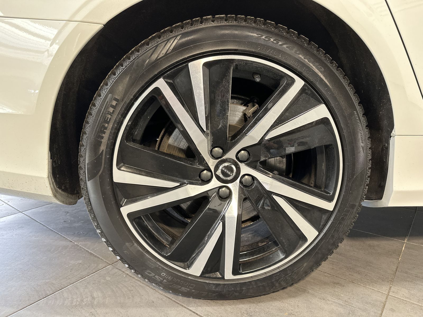 Fahrzeugabbildung Volvo V90 T6 Recharge AWD Plus Dark NAV+LED+AHK+PANORA