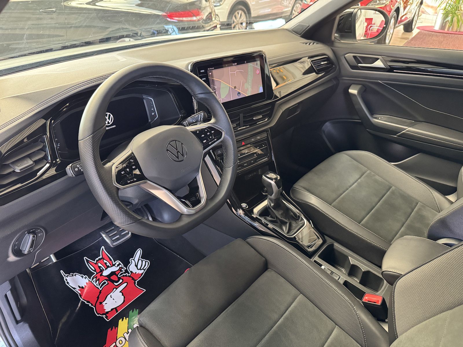 Fahrzeugabbildung Volkswagen T-Roc 1.5 DSG R-Line/Black/1.Hd/Spur/Park/Ahk