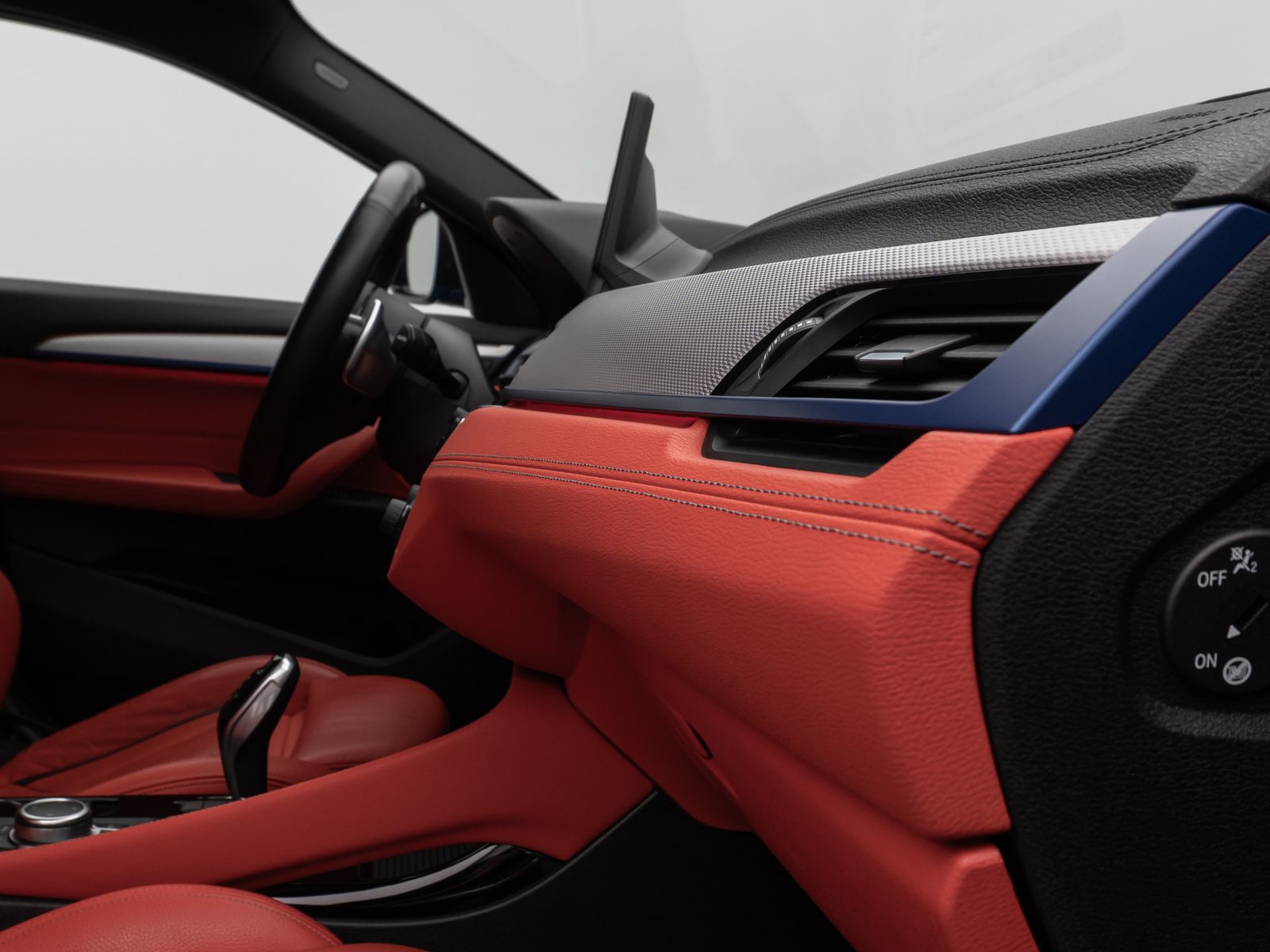 Fahrzeugabbildung BMW X2 sD18d M Sport Kamera HUD DAB HiFi Komfort 19"
