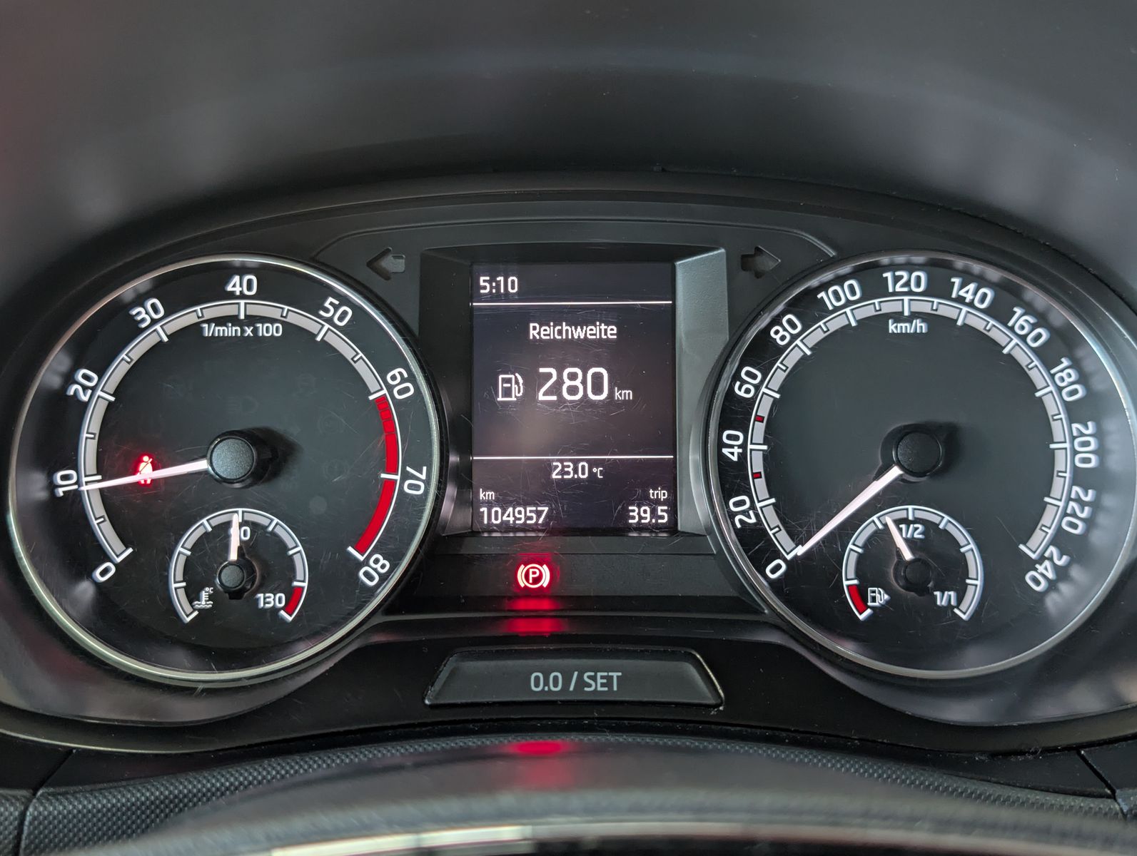 Fahrzeugabbildung SKODA Fabia Active 1.0 MPI SURROUND SCHECKHEFT KLIMA