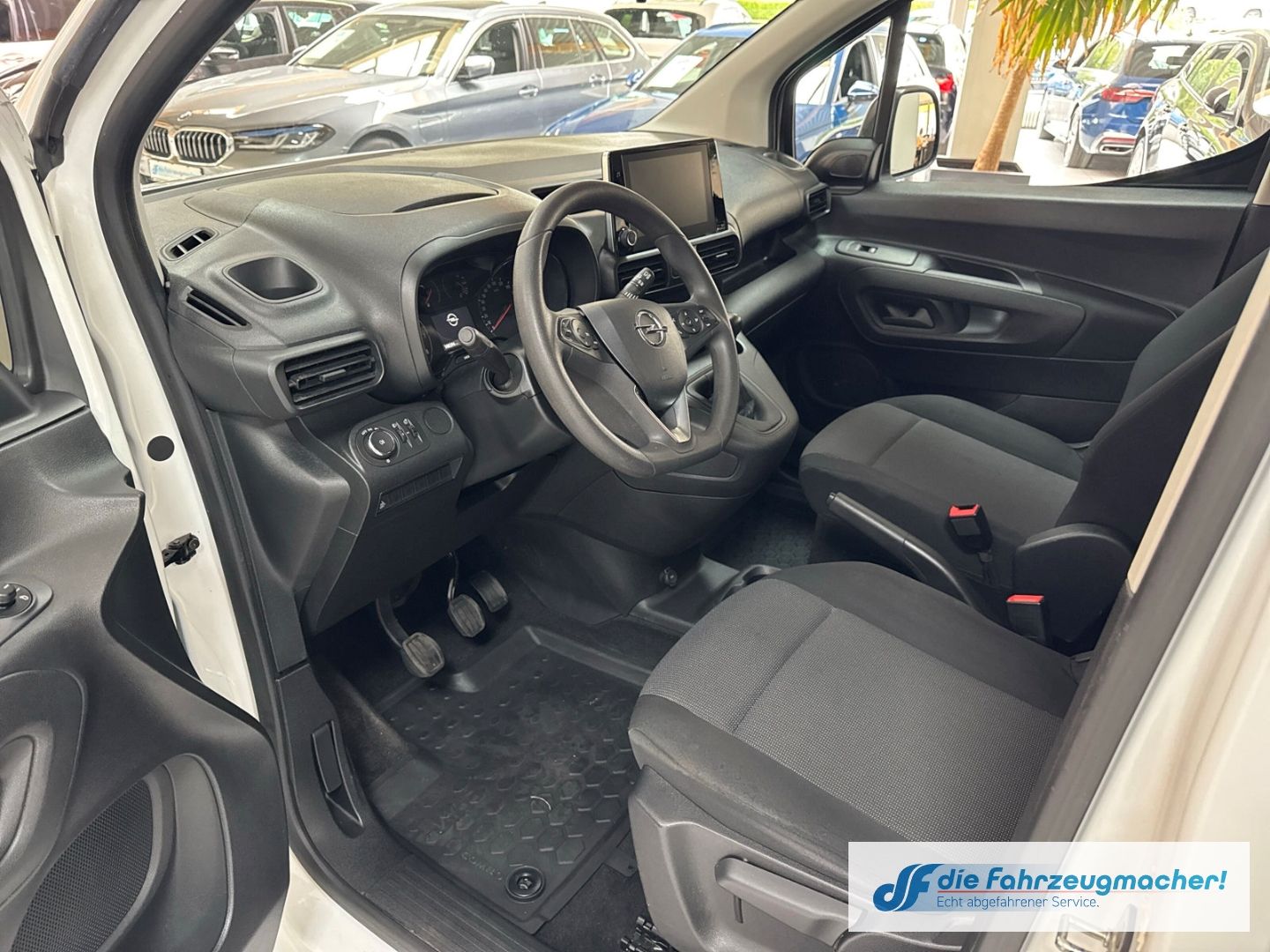 Fahrzeugabbildung Opel Combo Life E Basis 1.5 D L2 Apple CarPlay Androi