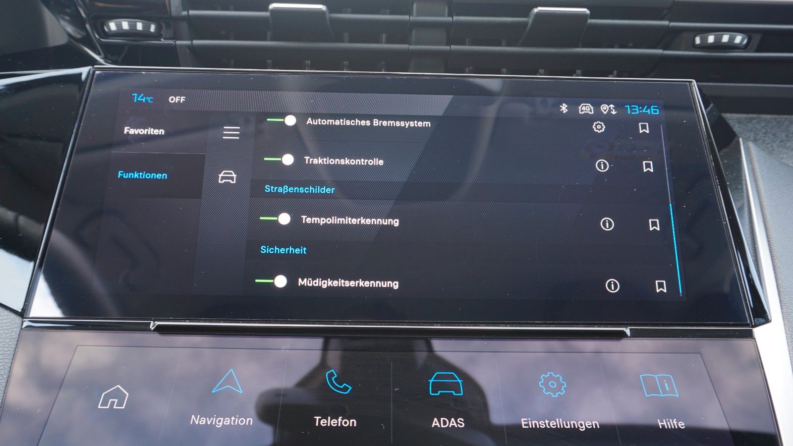 Fahrzeugabbildung Peugeot 308 SW Hybrid 180 Allure T.Leder,Navi,LED,SH,Kam