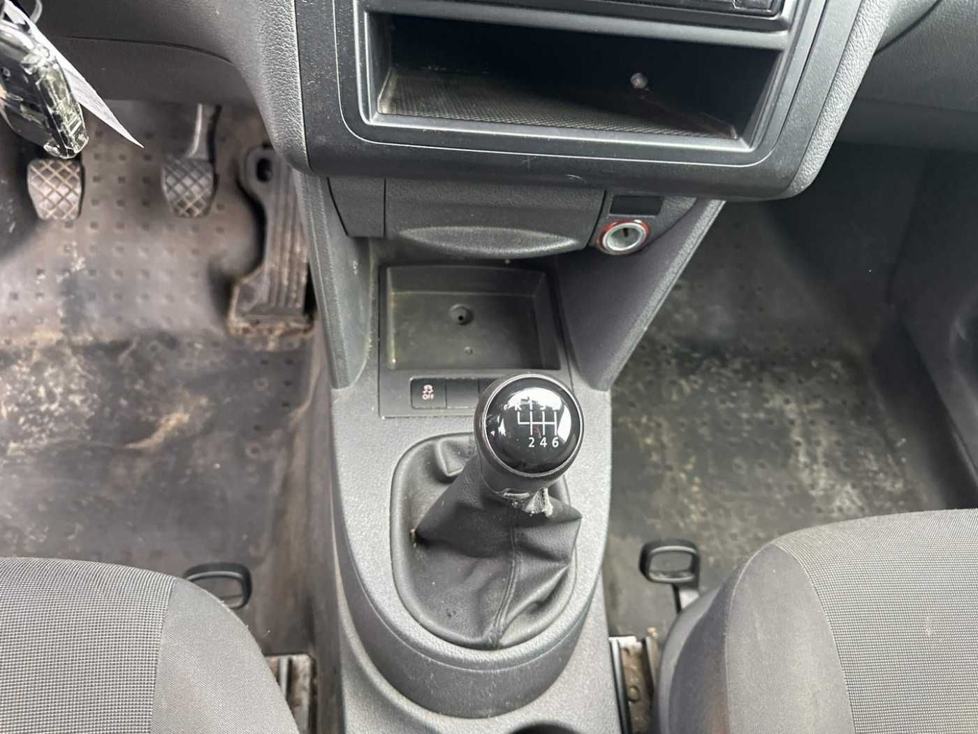 Fahrzeugabbildung Volkswagen VW Caddy 2.0 TDI 4Motion Maxi Kasten Regal