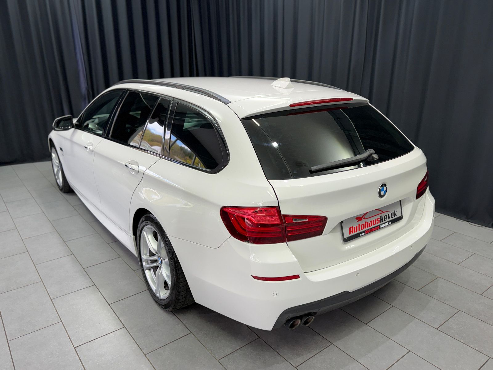 Fahrzeugabbildung BMW 520 d Touring|M-Paket|HIFI|PDC|Komfortzugang