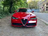Alfa Romeo Giulia Q4 2.0 Veloce Harman Kardon - Alfa Romeo Giulia mit Benzin-Antrieb: Limousine