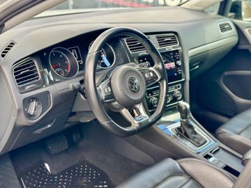 Volkswagen Golf - 11