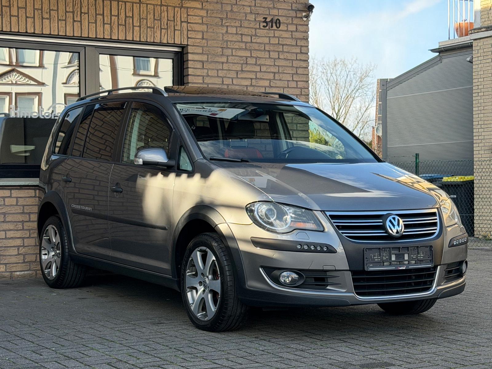 Volkswagen Touran 2.0 TDI Cross | Xenon | Navi | Schiebe |