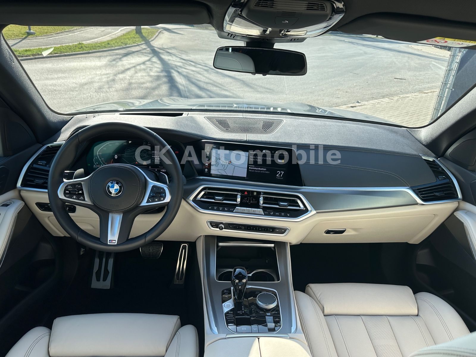 Fahrzeugabbildung BMW X5 xDrive 30d M-Sport/Navi/Head-Up/LED/22 Zoll