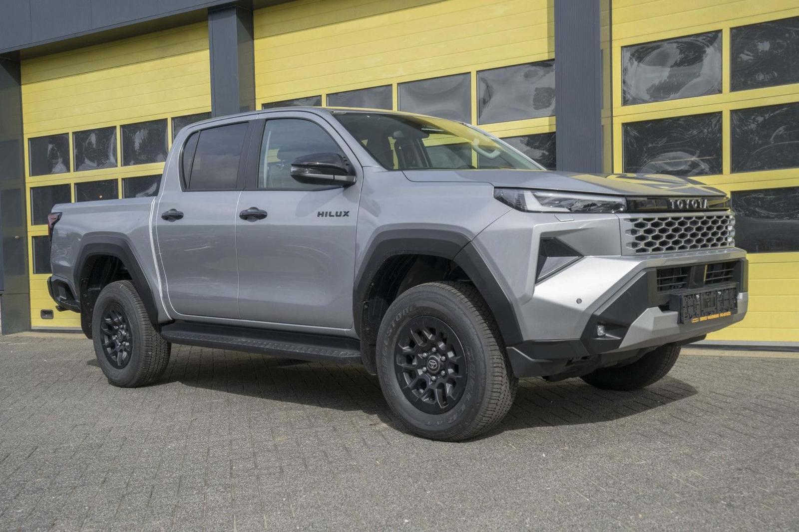 Toyota Hilux 2.8 D-4D MHEV Double Cab Auto 4WD Comfort