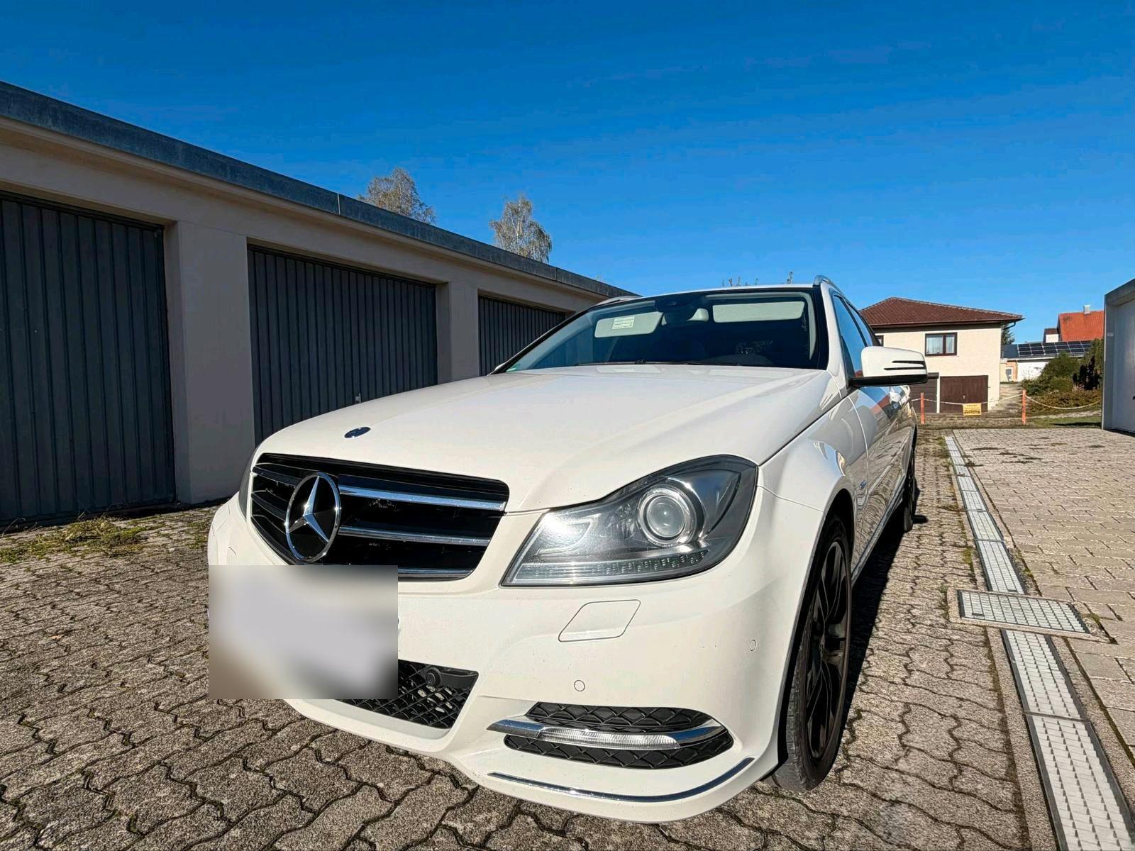 Mercedes-Benz C220 2012 — interior