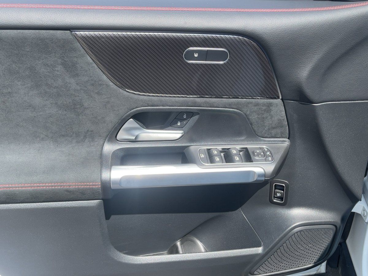 Fahrzeugabbildung Mercedes-Benz GLB 200 d AMG/Night/Pano/Kamera/AHK