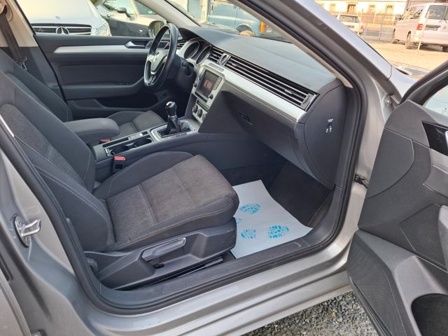 Volkswagen Passat Variant*LED*ALU*SHZ*STANDHEIZUNG*NAVI*