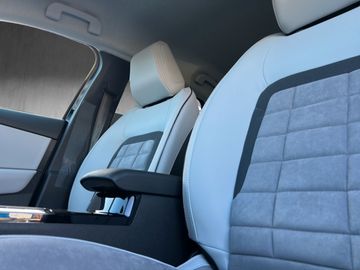 Citroën C4 1.2 PureTech 130 Max 360° Massage LED NAV