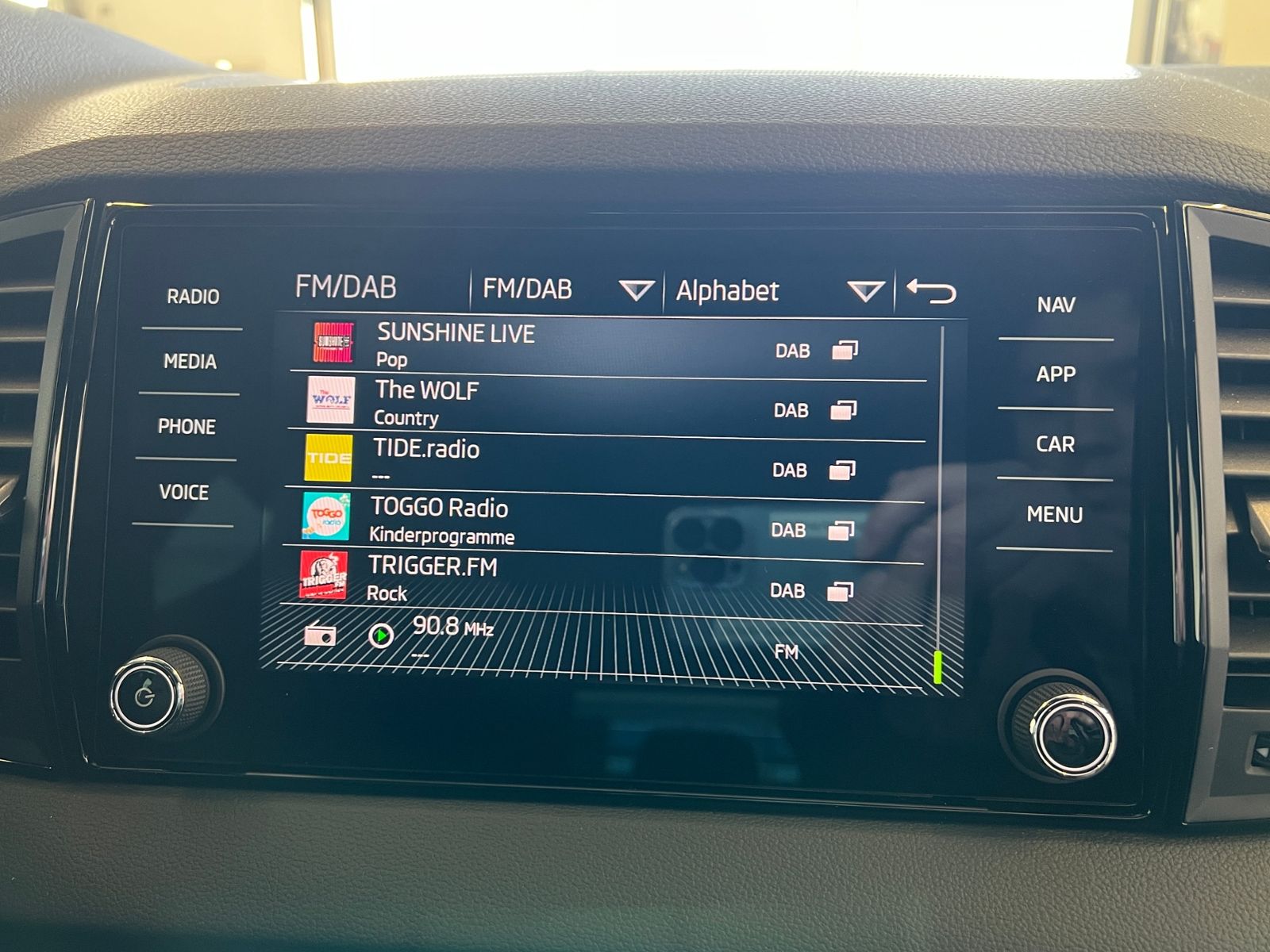 Fahrzeugabbildung SKODA Karoq Sportline 2.0 TSI DSG 4x4 *AHK,CANTON-Soun