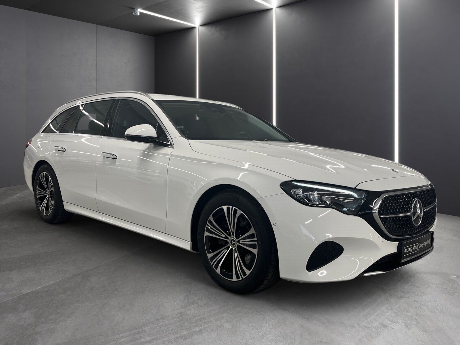 Fahrzeugabbildung Mercedes-Benz E 220 T d Avantgarde*AHK*Totwinkel*Kamera*LED*