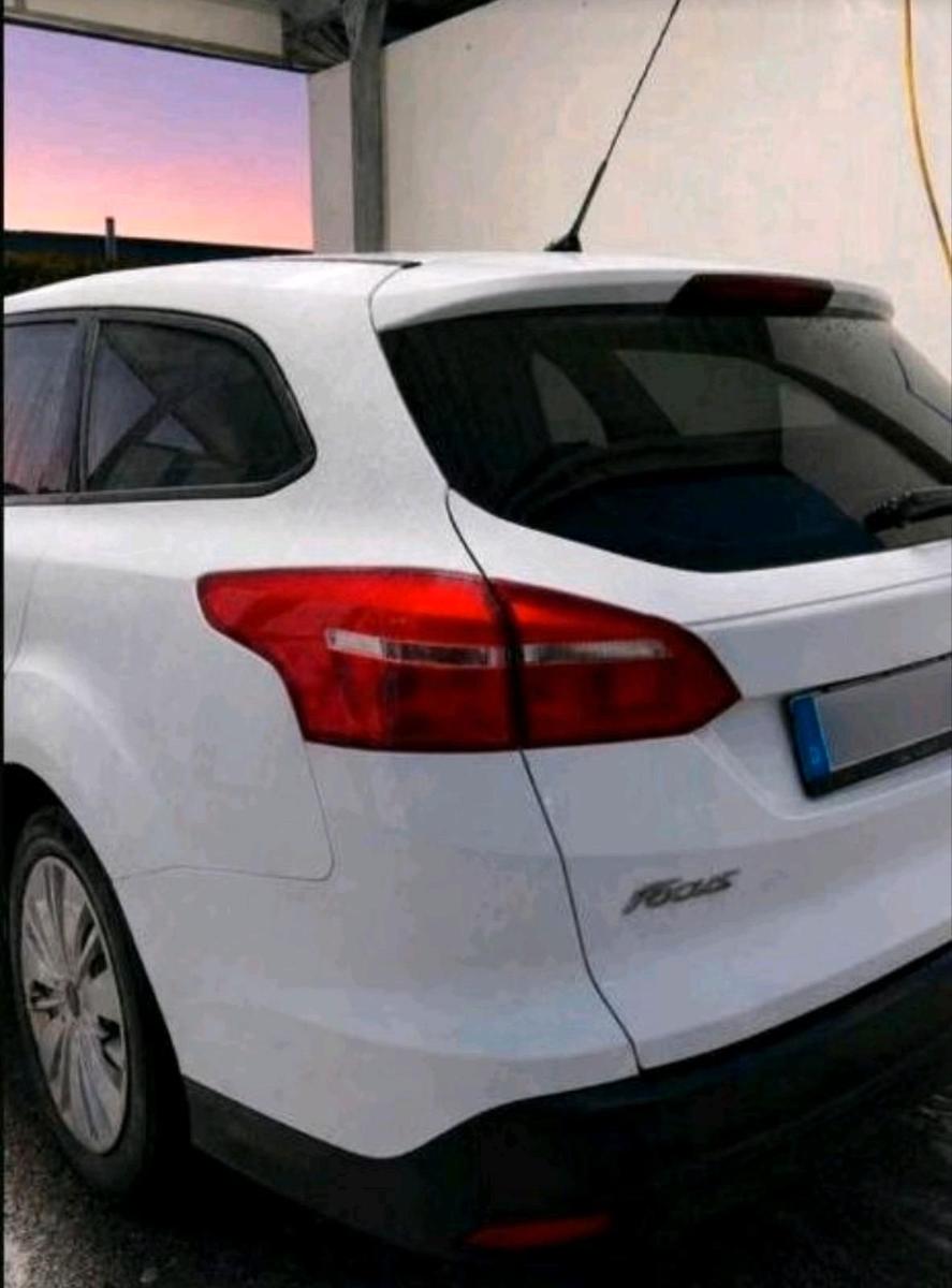Ford Focus 2015 — rear view