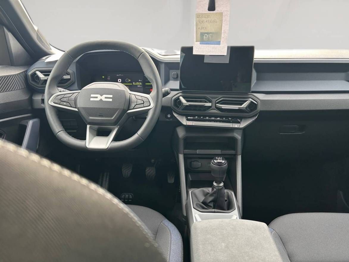 Fahrzeugabbildung Dacia Bigster Expression TCe 140