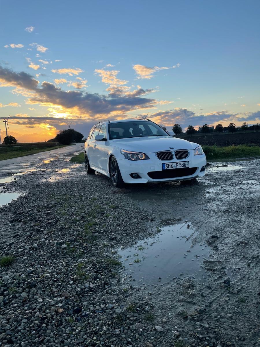 BMW 535 2004 — rear view
