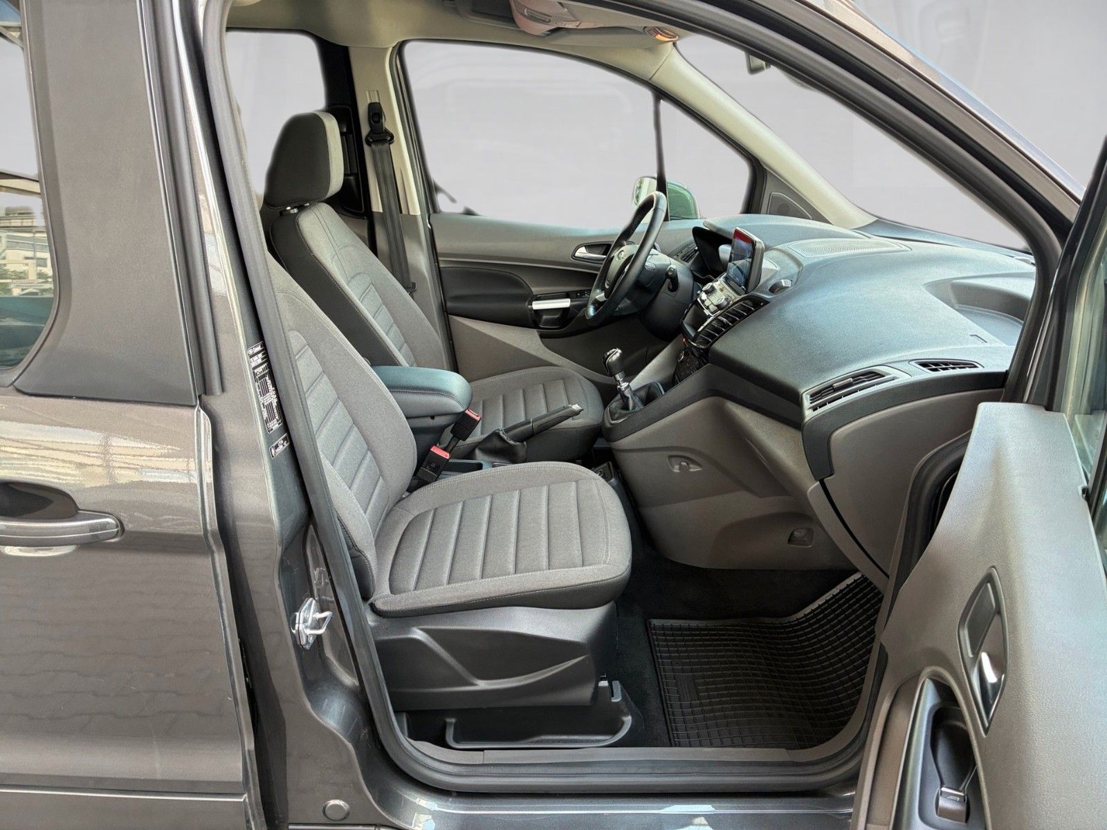 Fahrzeugabbildung Ford Grand Tourneo Connect Titanium 120PS AHK/7Sitze!