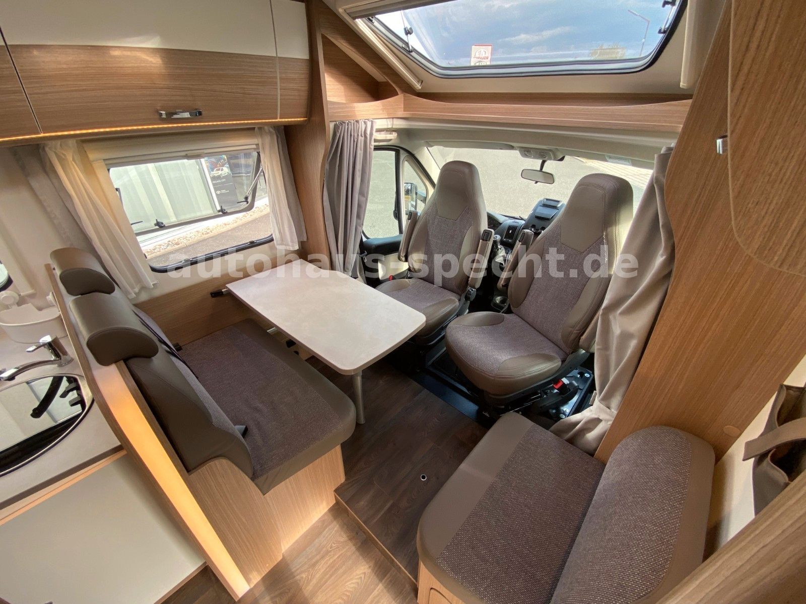 Fahrzeugabbildung Carado T334 / 3,5t / 1. Hand / kein Mietwagen