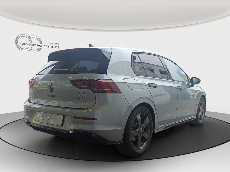 Fahrzeugabbildung Volkswagen Golf VIII 1.5 eTSI DSG R-Line
