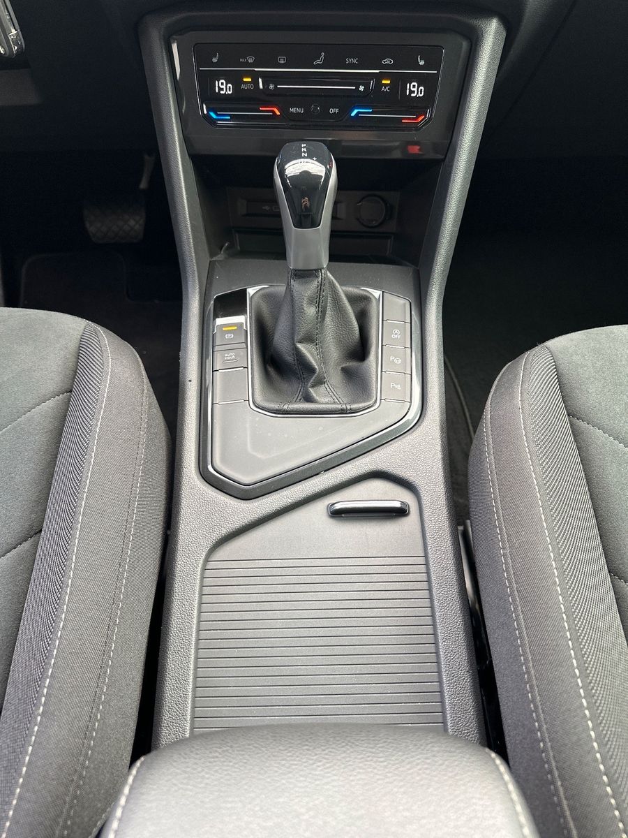 Fahrzeugabbildung Volkswagen Tiguan 2.0 TDI DSG Sport NAV+IQ-LIGHT+KAM+20ZO