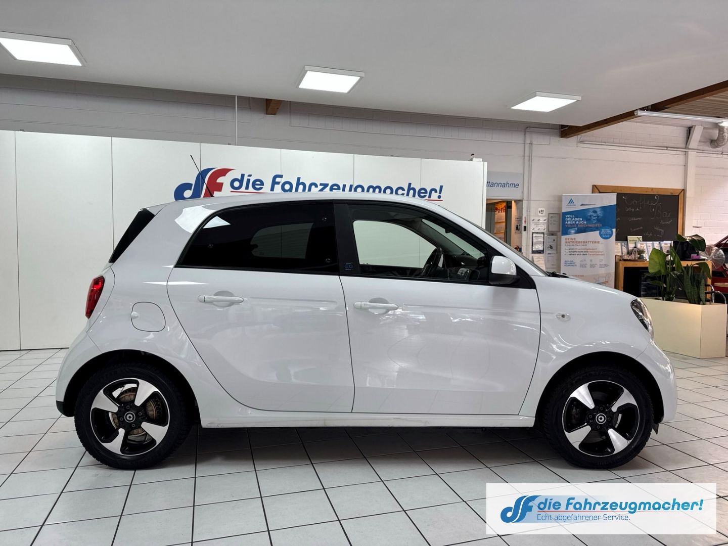 Fahrzeugabbildung Smart forfour electric drive EQ Klimaautom DAB Notbrem
