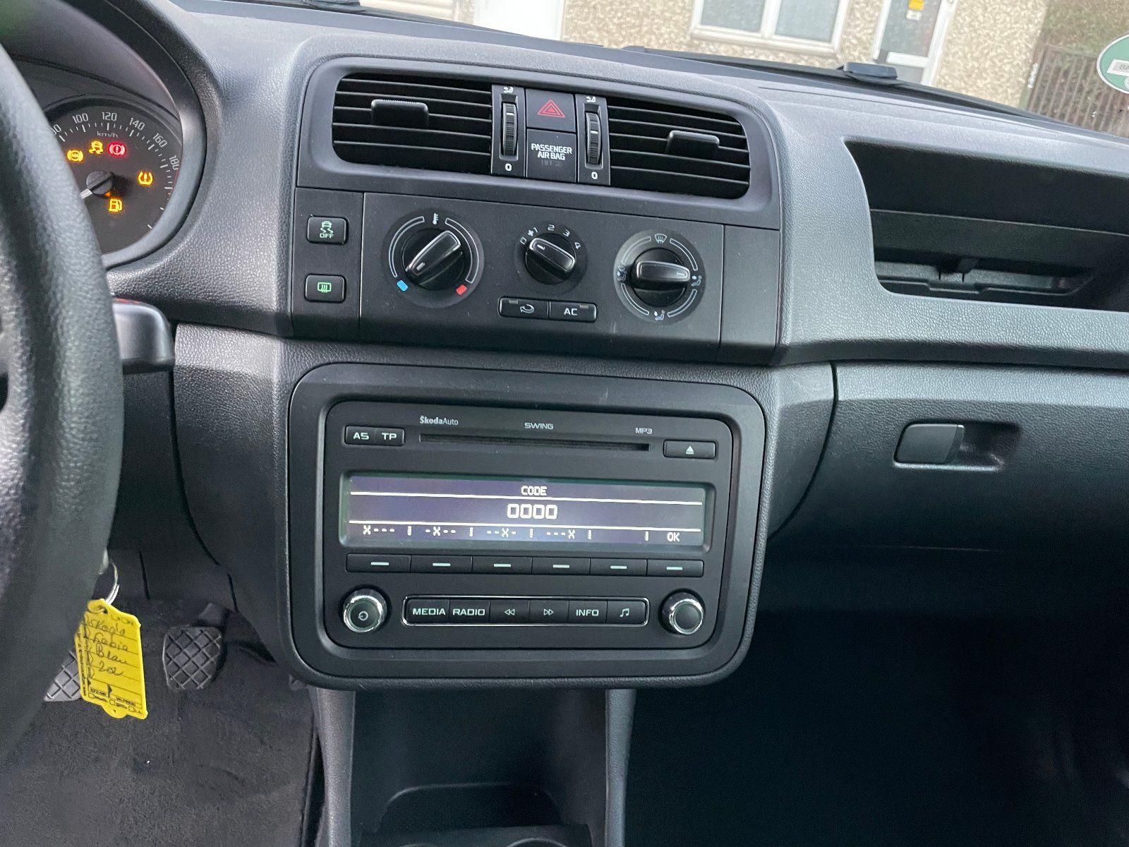 Skoda Fabia 2010 — photo 12