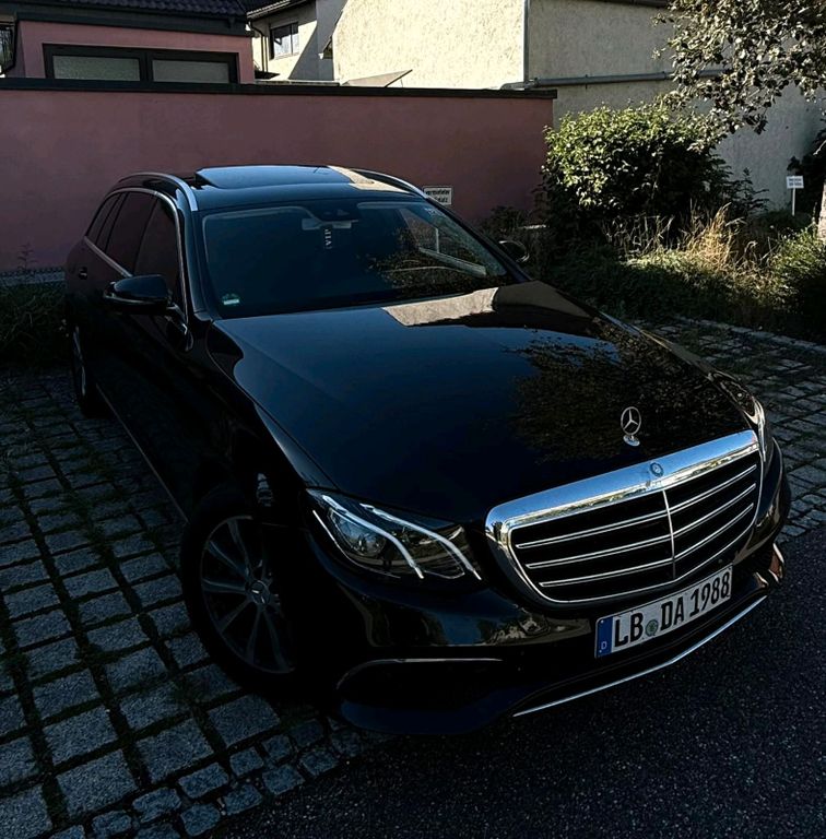 Image of Mercedes-Benz E 220