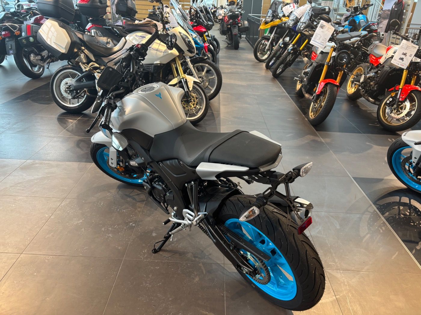 Fahrzeugabbildung Yamaha MT 125 Modell 2025 kurzer Kennzeichenhalter Lenk