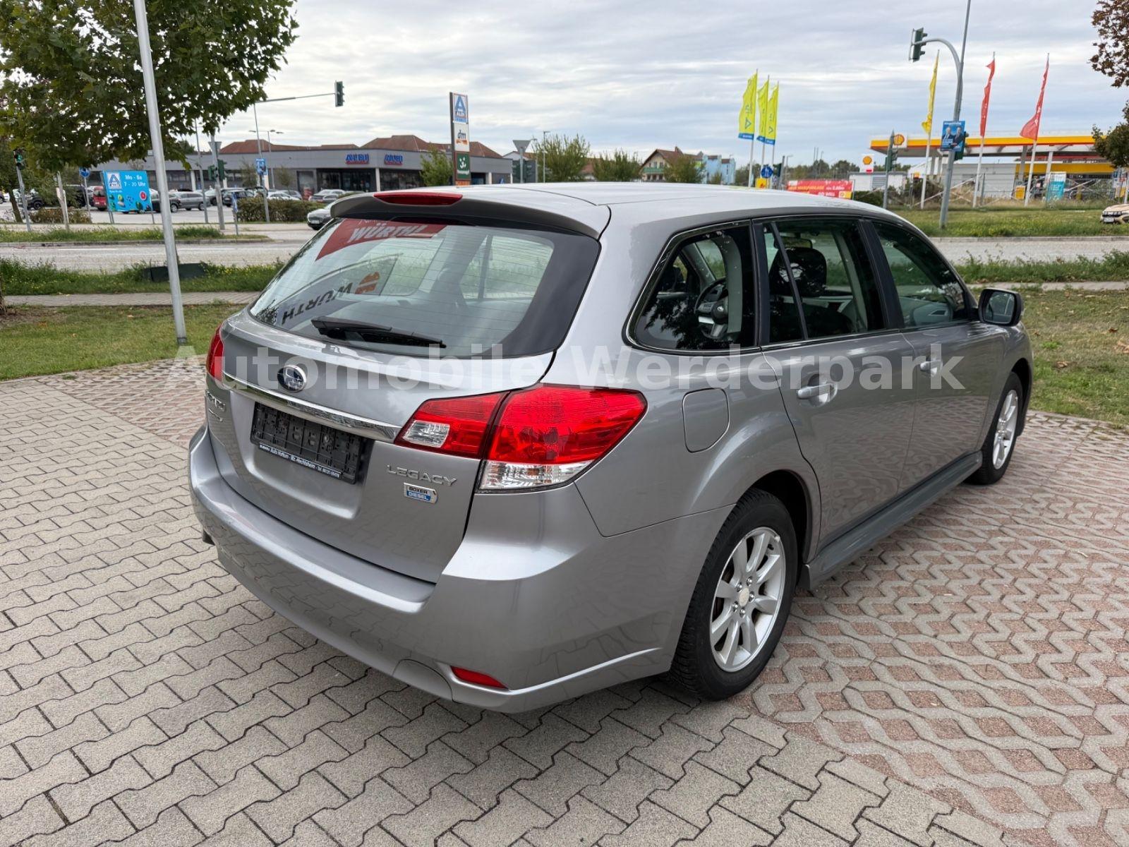 Subaru Outback 2011 — фото 7