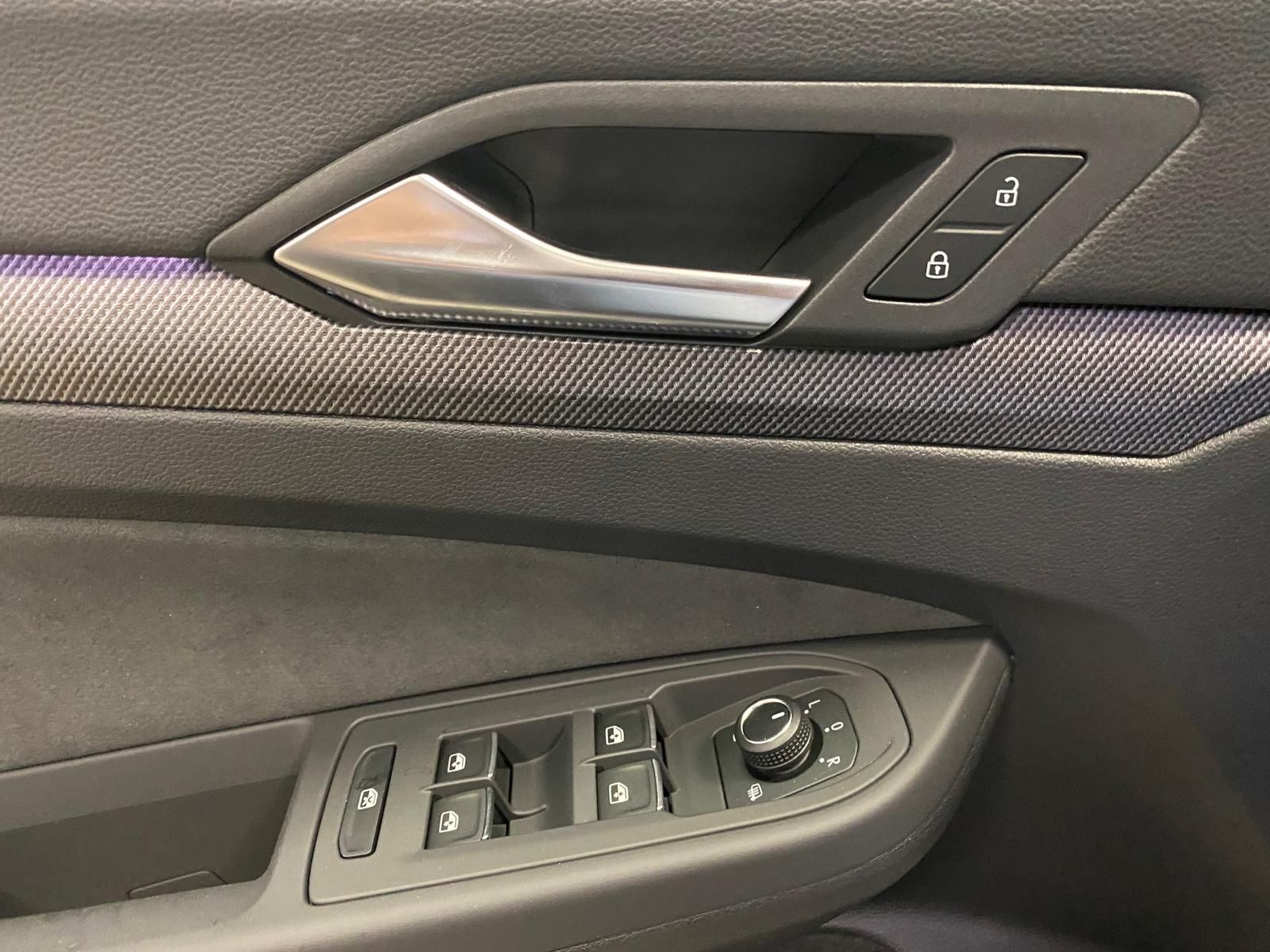 Fahrzeugabbildung Volkswagen Variant 2.0 TDI DSG R-Line BLACKSTY+MATRIX+5JGAR