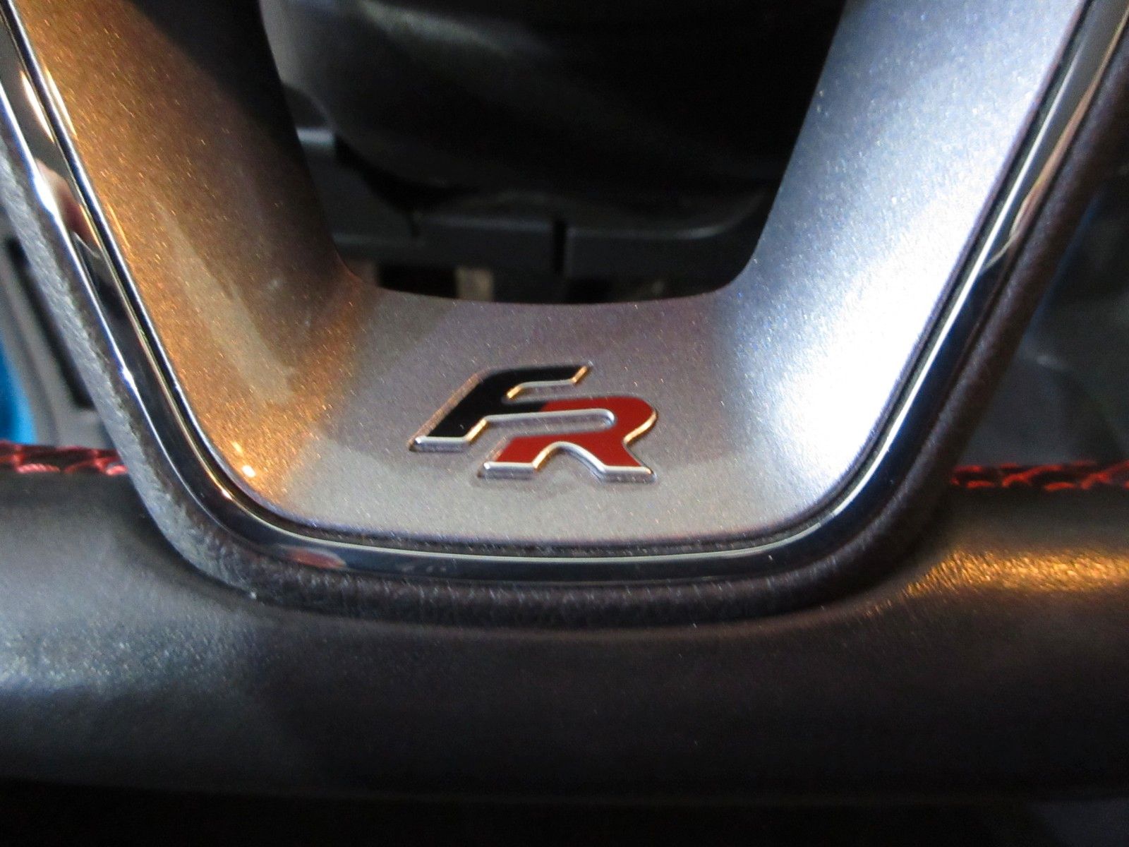 Fahrzeugabbildung SEAT Leon 1.8T FR LED/SHZ/PDC/18"ALU/TEMPOMAT